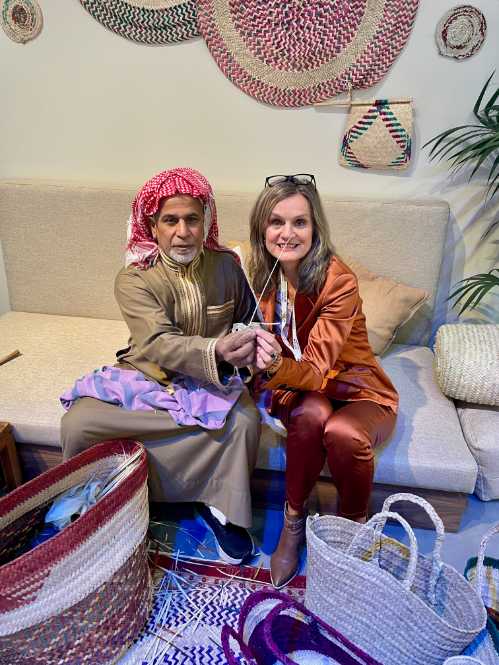 Frau und Mann mit arabischem tuch